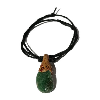 Piedra verde para collar